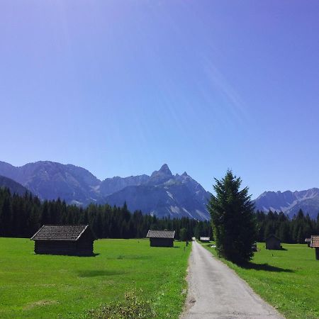 Appartements Schneezauber Lermoos Exteriör bild