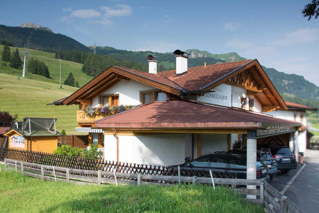 Appartements Schneezauber Lermoos Exteriör bild