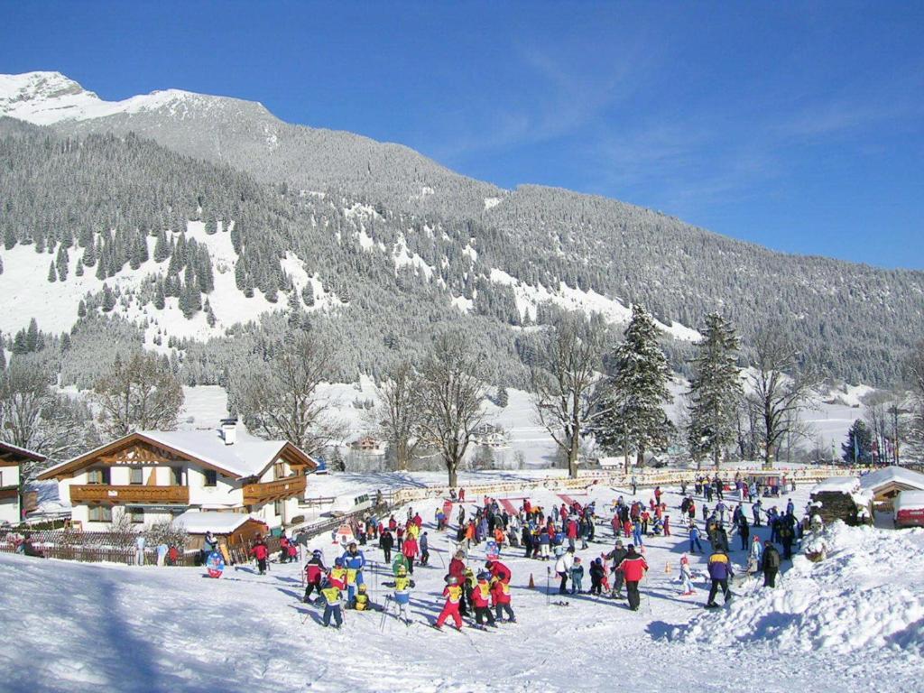 Appartements Schneezauber Lermoos Exteriör bild