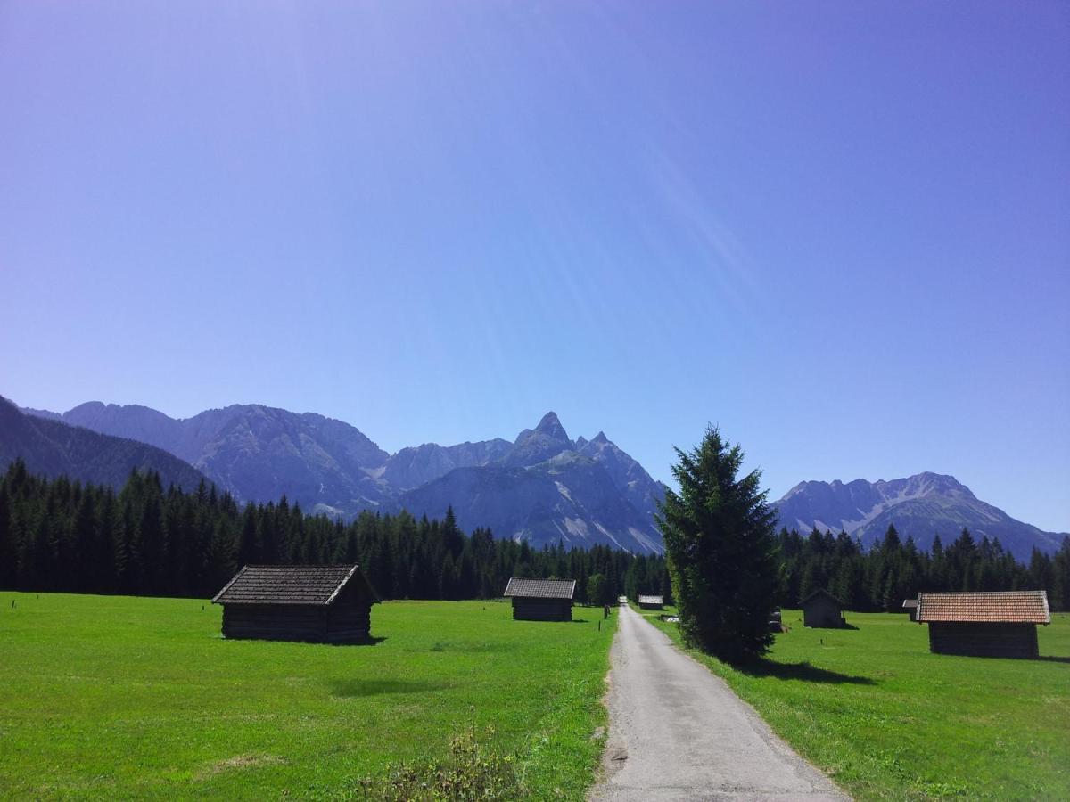 Appartements Schneezauber Lermoos Exteriör bild